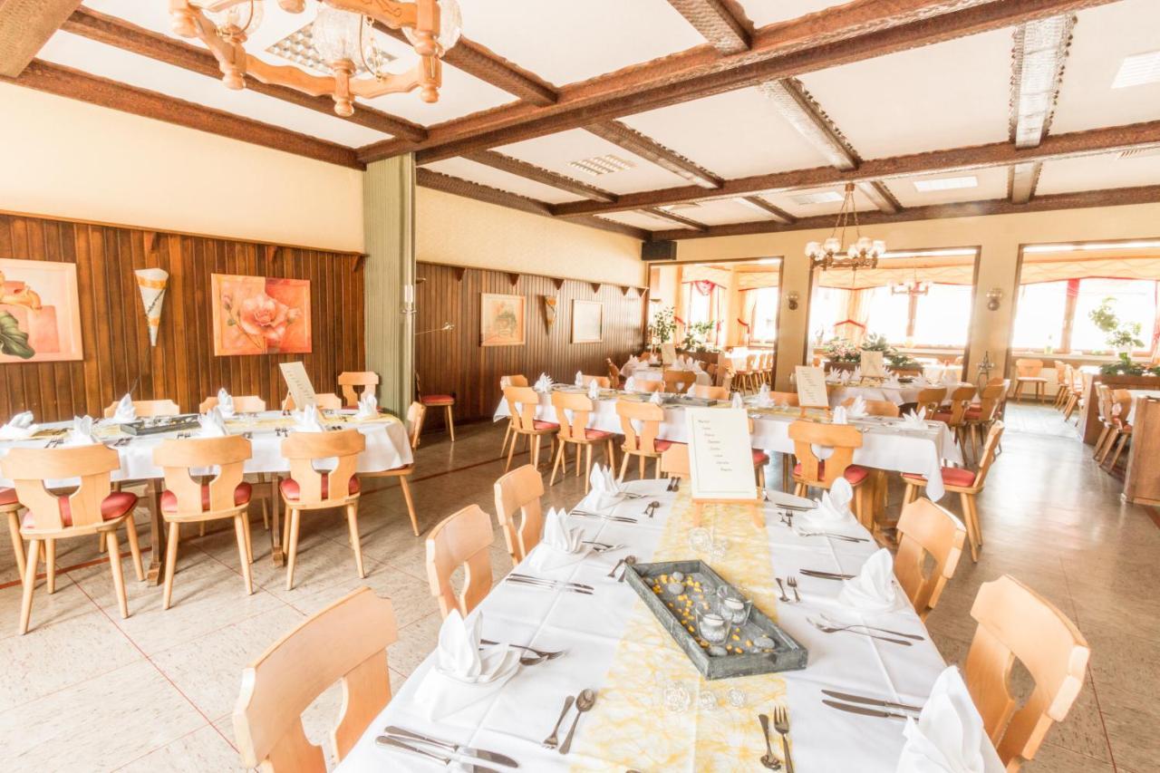 Hotel- Restaurant Zum Hirsch Großenlüder Eksteriør billede