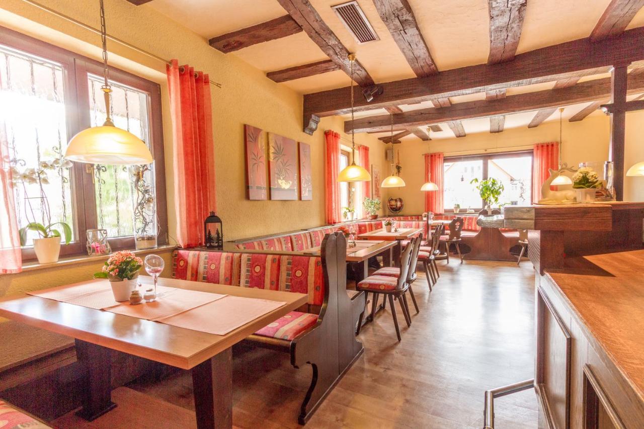 Hotel- Restaurant Zum Hirsch Großenlüder Eksteriør billede