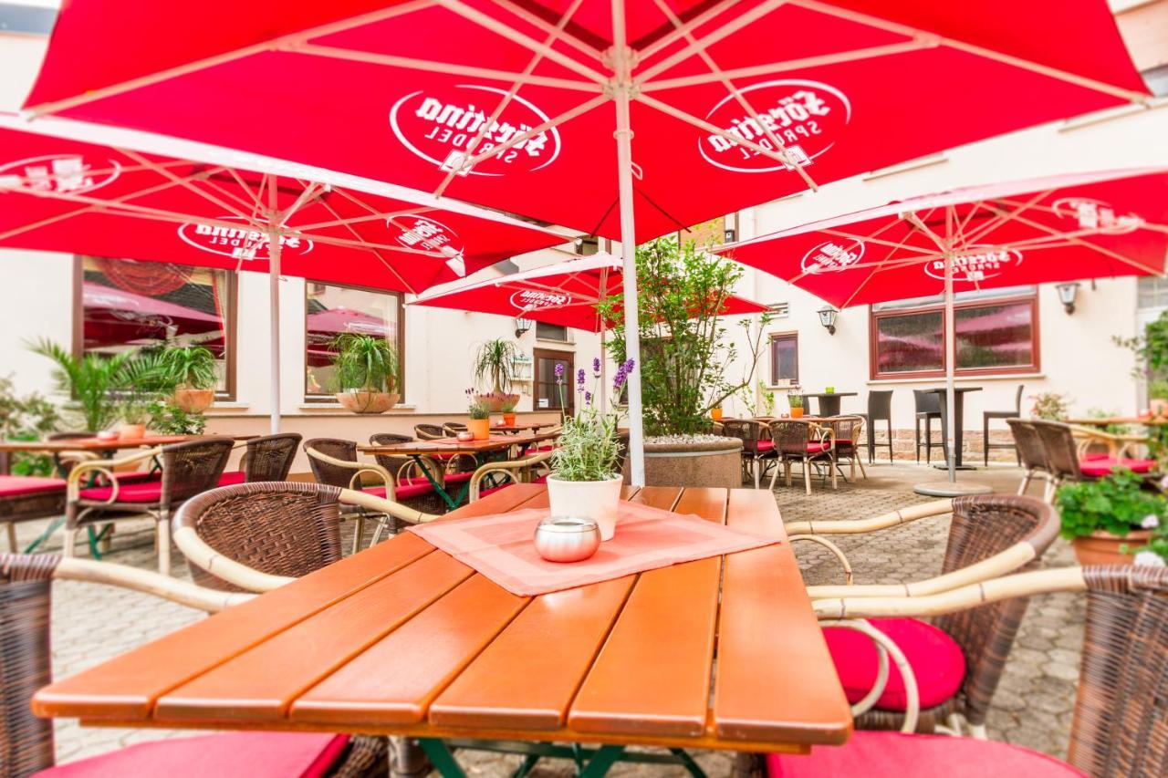 Hotel- Restaurant Zum Hirsch Großenlüder Eksteriør billede